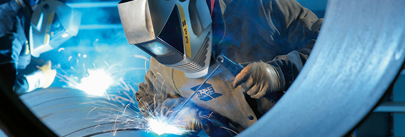 جوشکار زیر آب باید در محیط مرطوب کار کند.