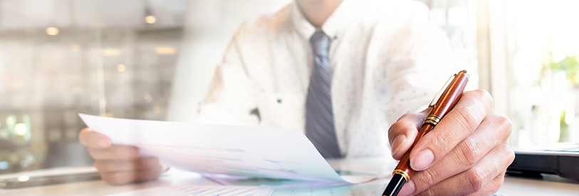 برای سرمایه گذاری در بورس می توان با گارگزارها مشورت کرد. 