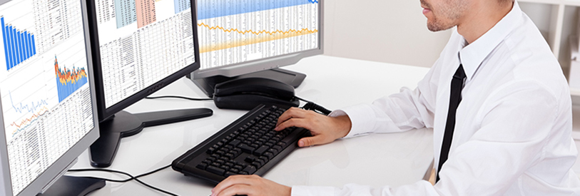 تحلیلگر بورس باید لحظه به لحظه  روند افزایش قیمت ها را کنتررل کند.