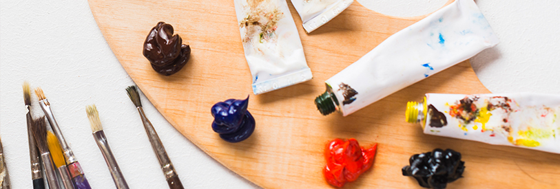 رنگ روغنی برای نقاشی روی بوم مناسب است.