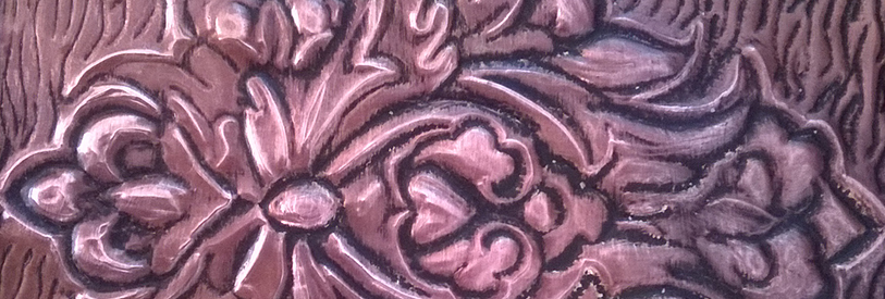 قلمزنی روی انواع فلزات مس، نقره و برنج انجام میشود.