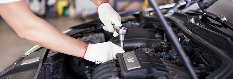 مکانیک خودرو باید با انواع قطعات اشنایی داشته باشد.