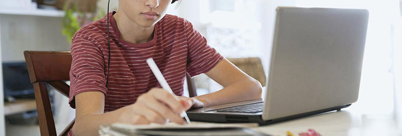 با یادگیری مبانی پایه کامپیوتر میتوان در اینترنت جستجو کرد.