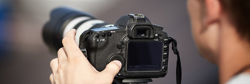 همه عکاس های حرفه ای لزوما  با دوربین های حرفه ای و کارایی شان آشنا هستند. 