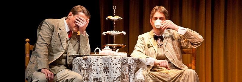 کارگردان ها باید شیوه بازی در نمایش های خاص را به بازیگران بیاموزند.