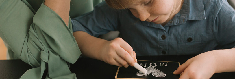 نقاشی که کودک می کشد حاصل دست رنج مربی نقاشی کودک است