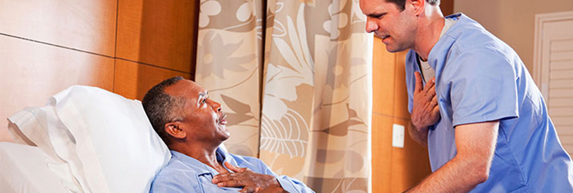 بهیارها باید به بیماران در انجام کارهای شخصی کمک کنند. 