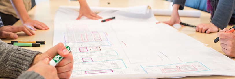 مدیر پروژه باید در مورد مراحل کار با دیگران مشورت کند. 