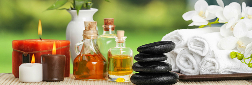 در ماساژ، از انواع روغن و مواد خوشبو استفاده میشود. 