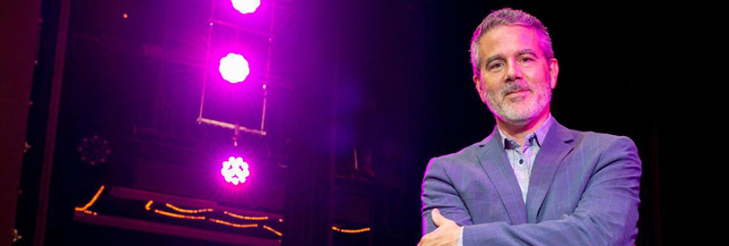 کارگردان ها باید در مود مضمون جمله های نمایش به بازیگران توضیح دهند. 