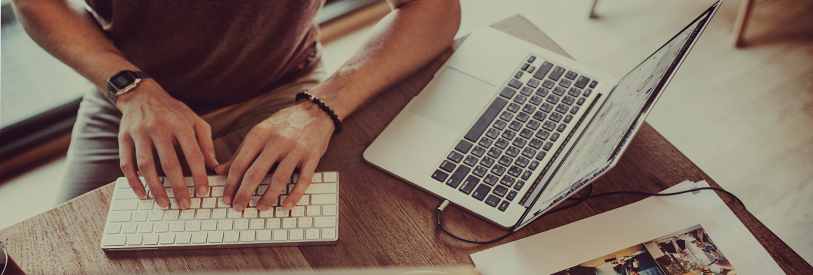 آشنایی با کامپیوتر امروزه از ملاک های با سوادی به شمار می آید.