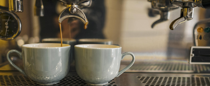 کافی من ها باید با تجهیزات کافی شاپ آشنا باشند. 