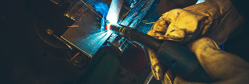 جوشکارها علاوه بر تکنیک های جوشکاری باید بر اصول ایمنی نیز مسلط باشند.