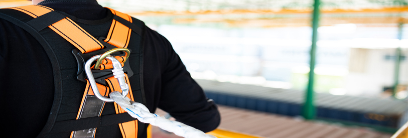 مدرک کار در ارتفاع برای افراد برای کار الزامی است