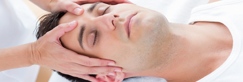 ماساژ دارای فواید بسیاری است.