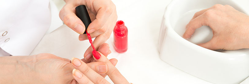 کاشت ناخت به روش های مختلفی انجام می شود.