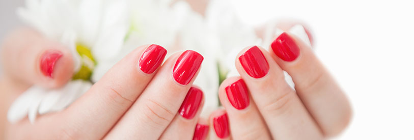 کاشت ناخن برای ناخن های بد فرم مناسب است.