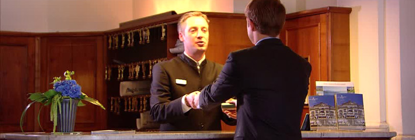 چند-گام-ساده-برای-شروع-کار-به-عنوان-پذیرشگر-هتل