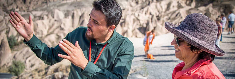 وظایفی-که-تور-لیدر-در-برابر-بازدیدکنندگان-دارد-عبارتند-از: