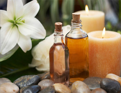 ماساژ تایلندی یا تای ماساژ