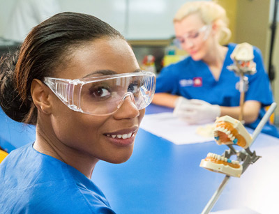 آموزش دستیار دندانپزشک