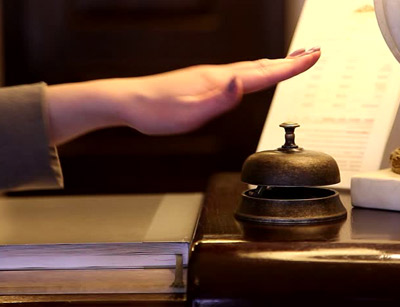 آشنایی با پذیرشگر هتل